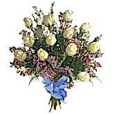 Farkl� bir hediye �r�n� isteyenler i�in Beyaz g�ller buketi sadelik sevenlere