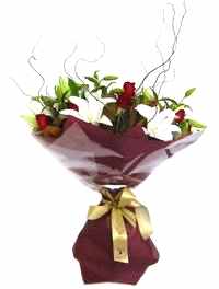 Ankara �i�ek yolla firma �r�n�m�z 3 adet k�rm�z� g�l ve kazablanka buketi