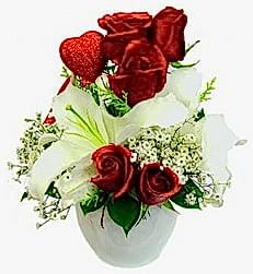 14 �ubat sevgililer g�n� hediye 5 adet kirmizi g�l 2 adet kazablanka �i�egi