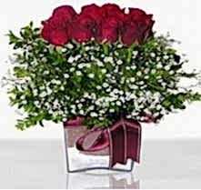 mika yada cam vazo i�erisinde 9 adet g�l