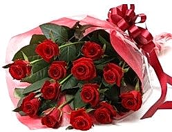 10 adet kipkirmizi g�llerden buket tanzimi