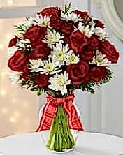 12 adet k�r�m�z g�l ve beyaz mevsim �i�ekleri