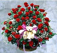 Sepet i�erisinde 33 adet k�rm�z� g�l ve ay�c�k