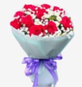 12 adet k�rm�z� g�l ve beyaz k�r �i�ekleri Ankara �i�ek�i ma�azas�